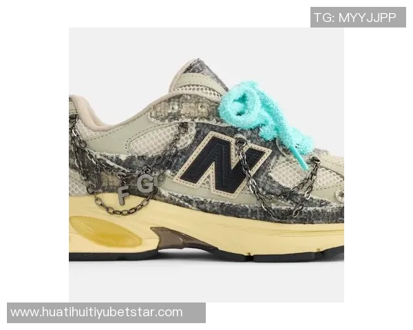 库里今日亮相穿搭JoeFreshgoods与NewBalance联名2010款球鞋引发热议